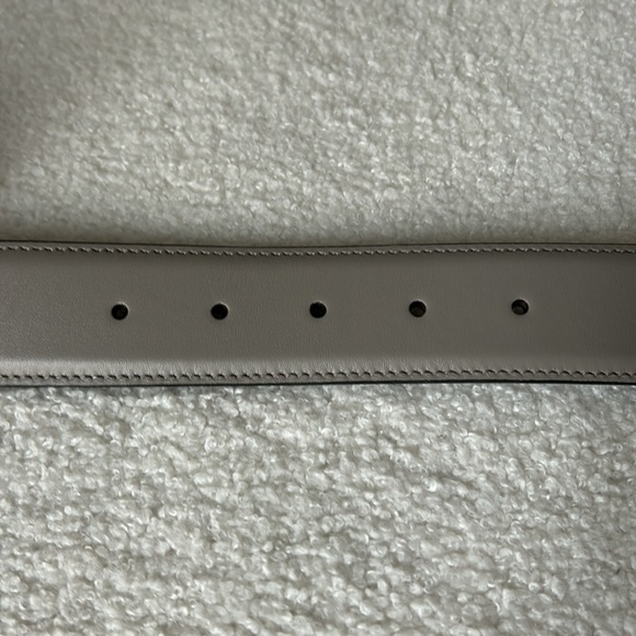 Gucci Grey Leather Belt with Gold GG Buckle - Picture 4 of 5